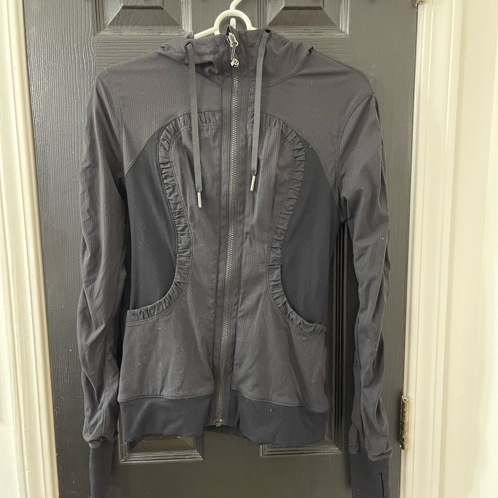 DISCONTINUED LULULEMON ZIP-UP